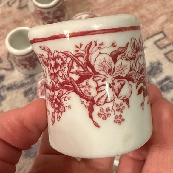 Shenango China Restaurant Red Avon Floral Pattern Mini Creamer Set of Four - Picture 3 of 5